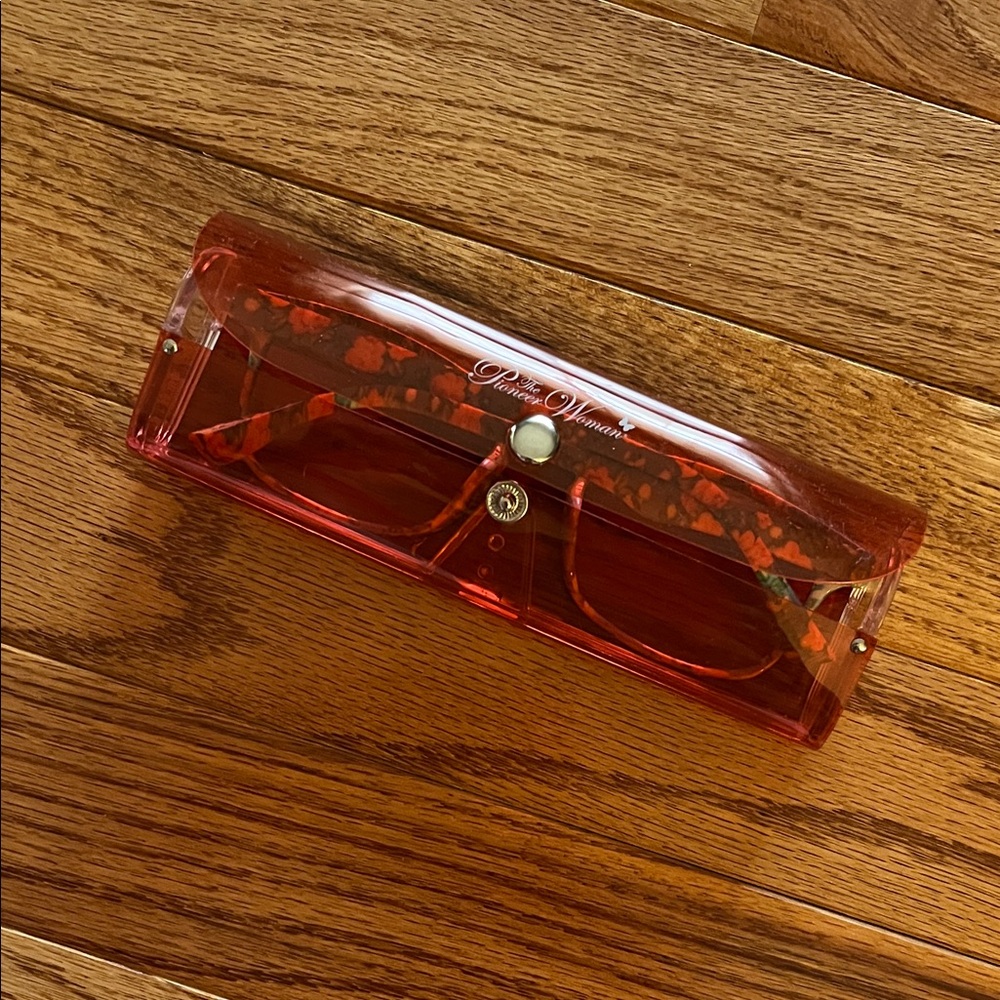 Pioneer woman : Red Sunglasses with Case